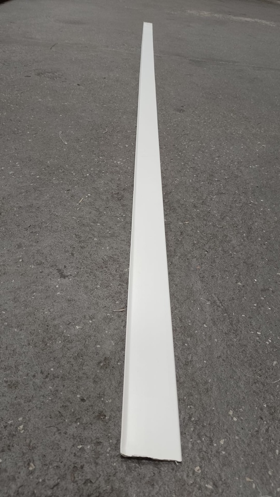 [ZPR01] Zocalo Plastico rigido ( 7 cm x 3 m )